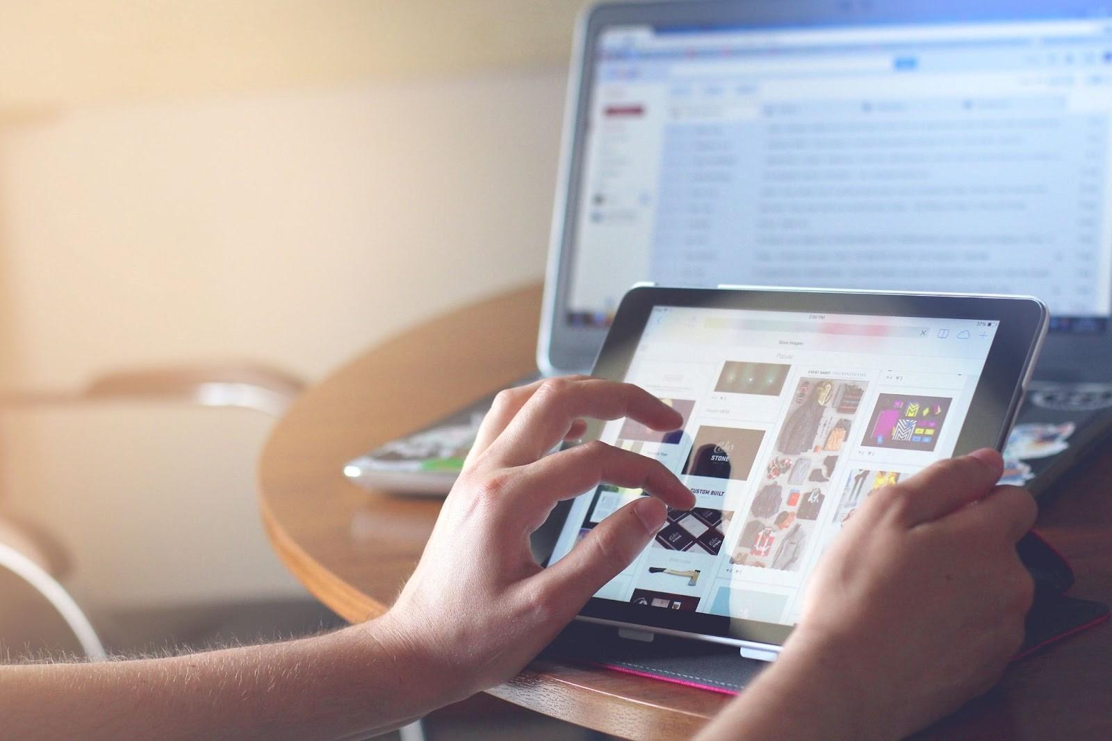 How E-Commerce benefits small businesses and entrepreneurs?