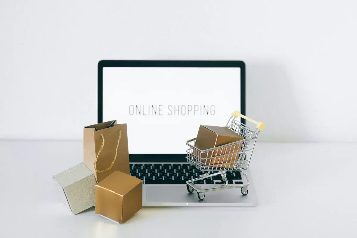 Navigating the Challenges of Online Deliveries for Travelers: PO Boxes vs. Package Receiving Services