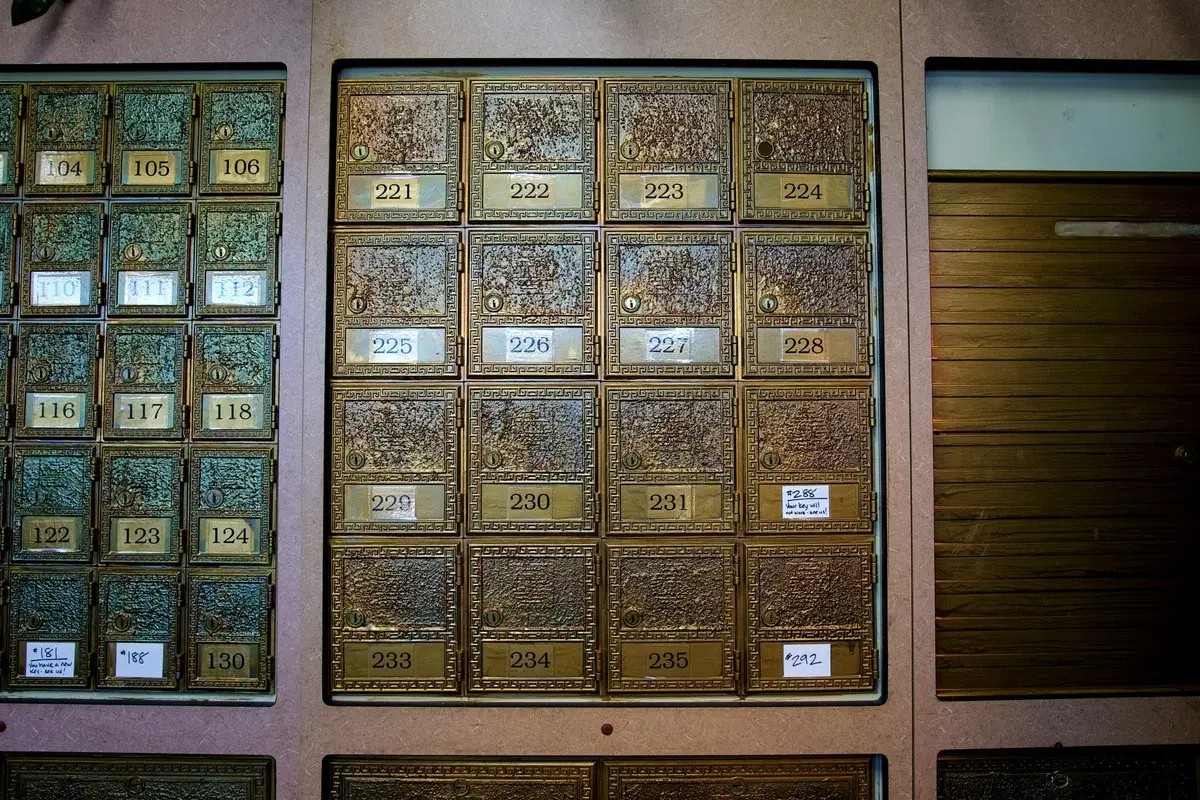 Why opt for Package Receiving and Package Acceptance Services over Parcel lockers?